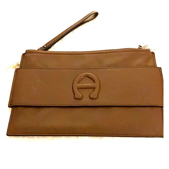 Etienne Aigner Leather Adeline Handle Wristlet NWT - Picture 2 of 7